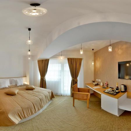 Hotel Condor טולצ'אה מראה חיצוני תמונה