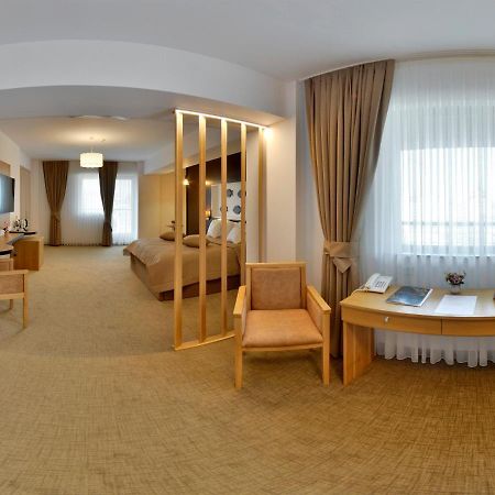 Hotel Condor טולצ'אה מראה חיצוני תמונה